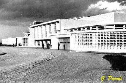 Philippeville, photo de l' Arodrome (archive ).jpg (19179 octets)